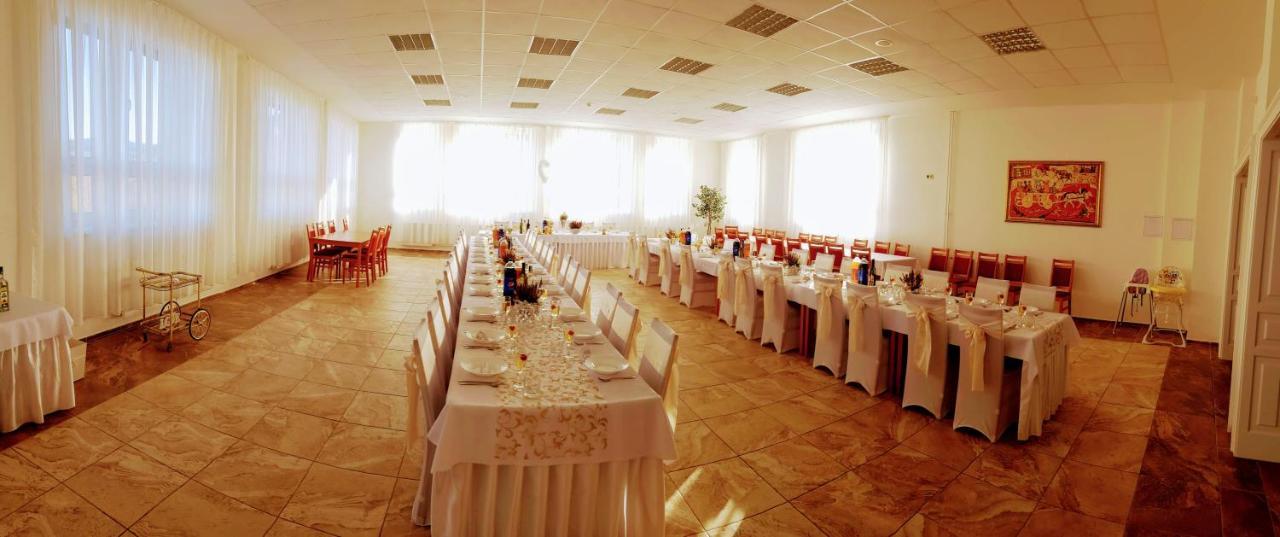 Agrohotel Tri Brezy Hrustin Εξωτερικό φωτογραφία