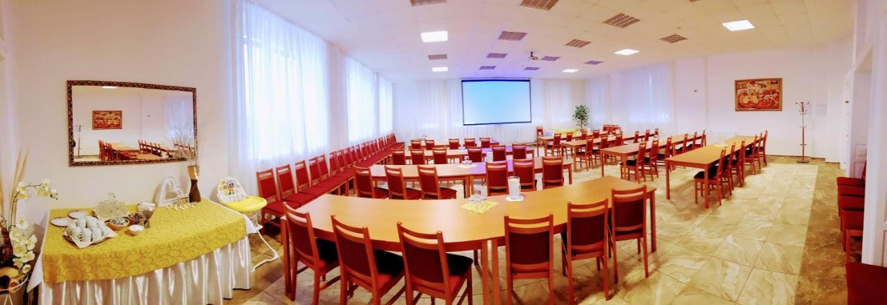 Agrohotel Tri Brezy Hrustin Εξωτερικό φωτογραφία