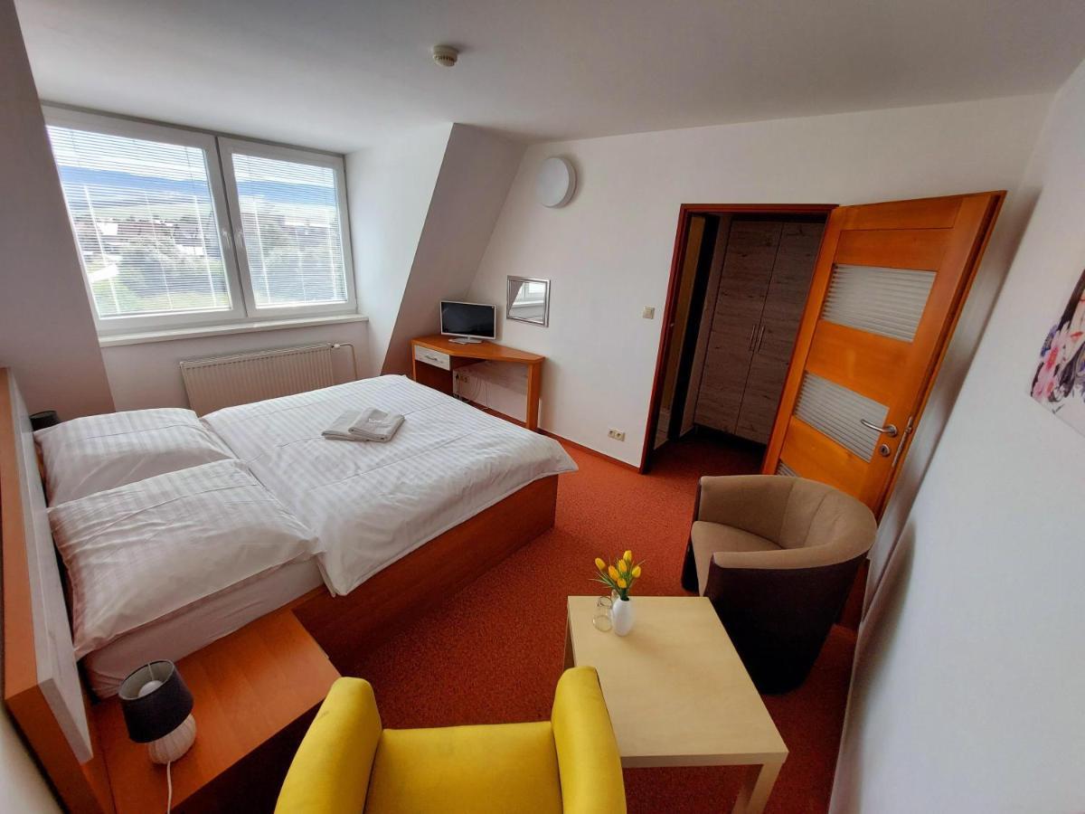 Agrohotel Tri Brezy Hrustin Εξωτερικό φωτογραφία