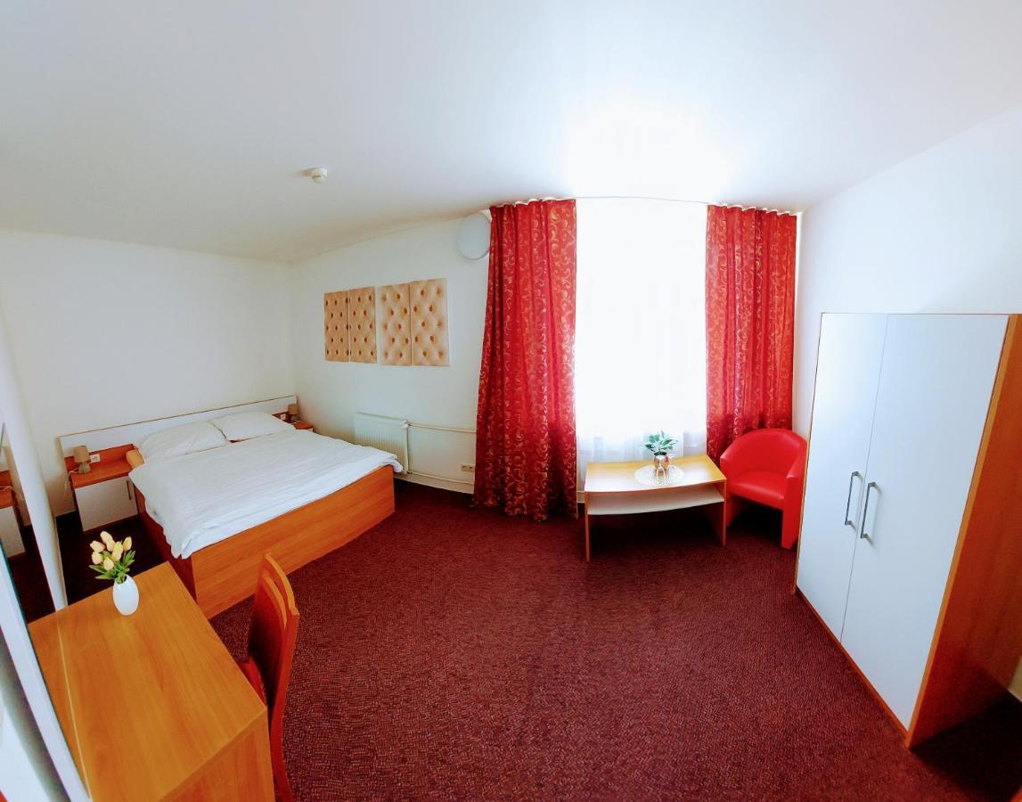 Agrohotel Tri Brezy Hrustin Εξωτερικό φωτογραφία