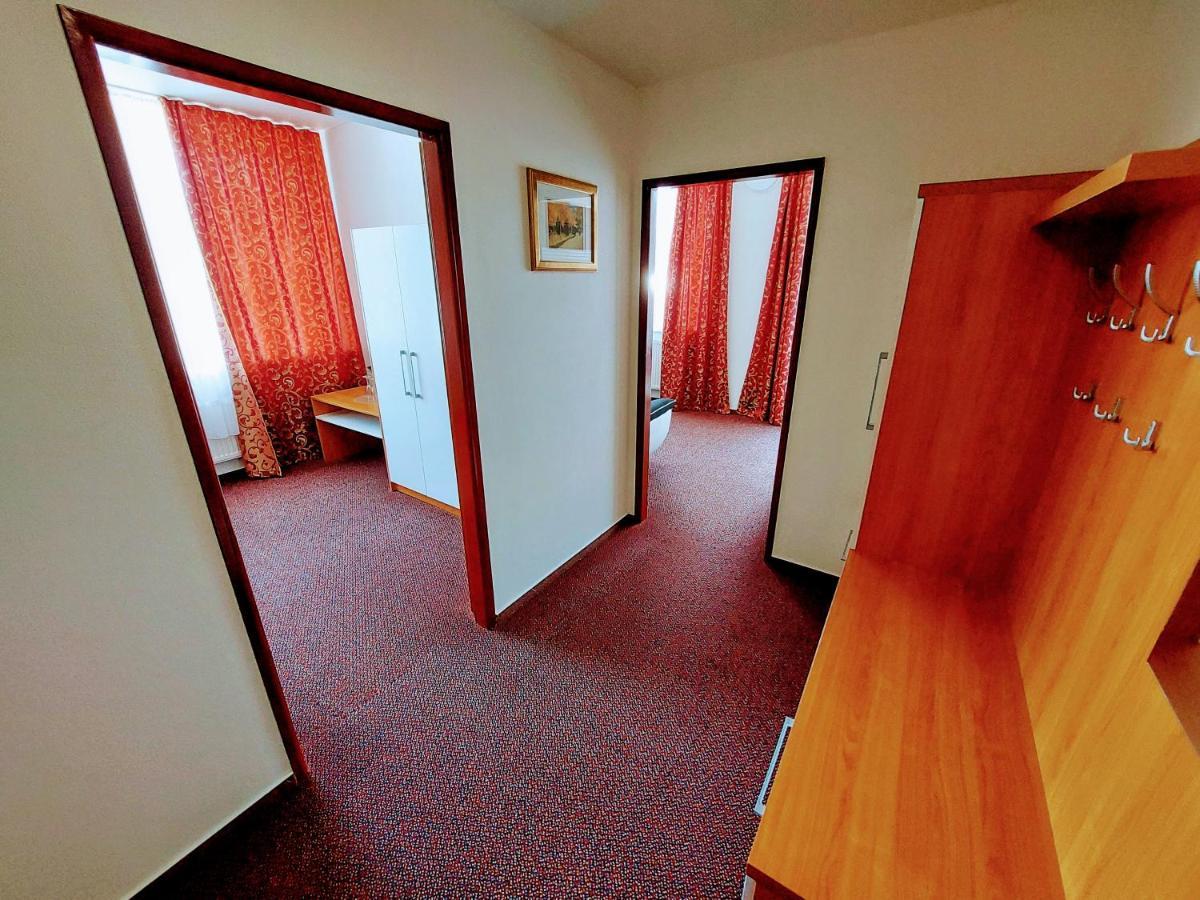 Agrohotel Tri Brezy Hrustin Εξωτερικό φωτογραφία
