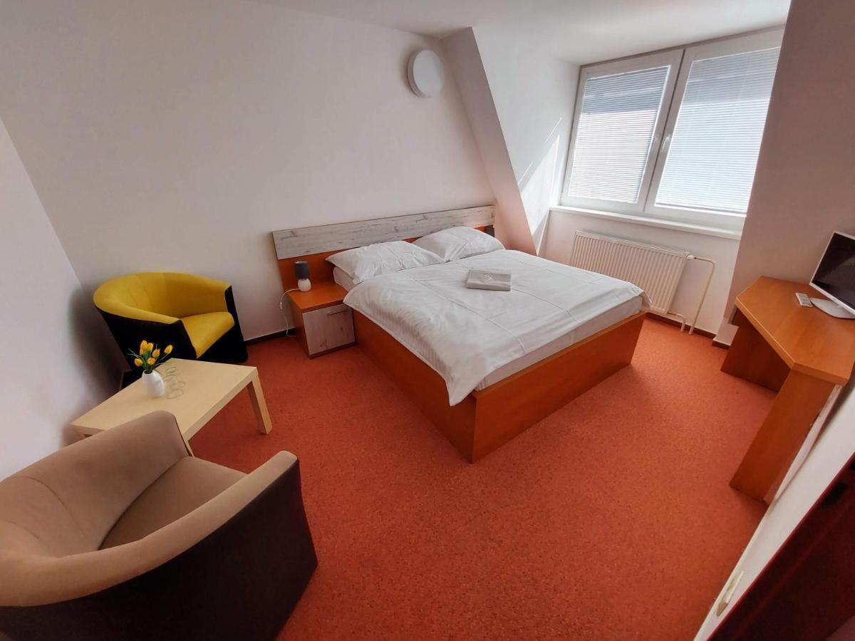 Agrohotel Tri Brezy Hrustin Εξωτερικό φωτογραφία