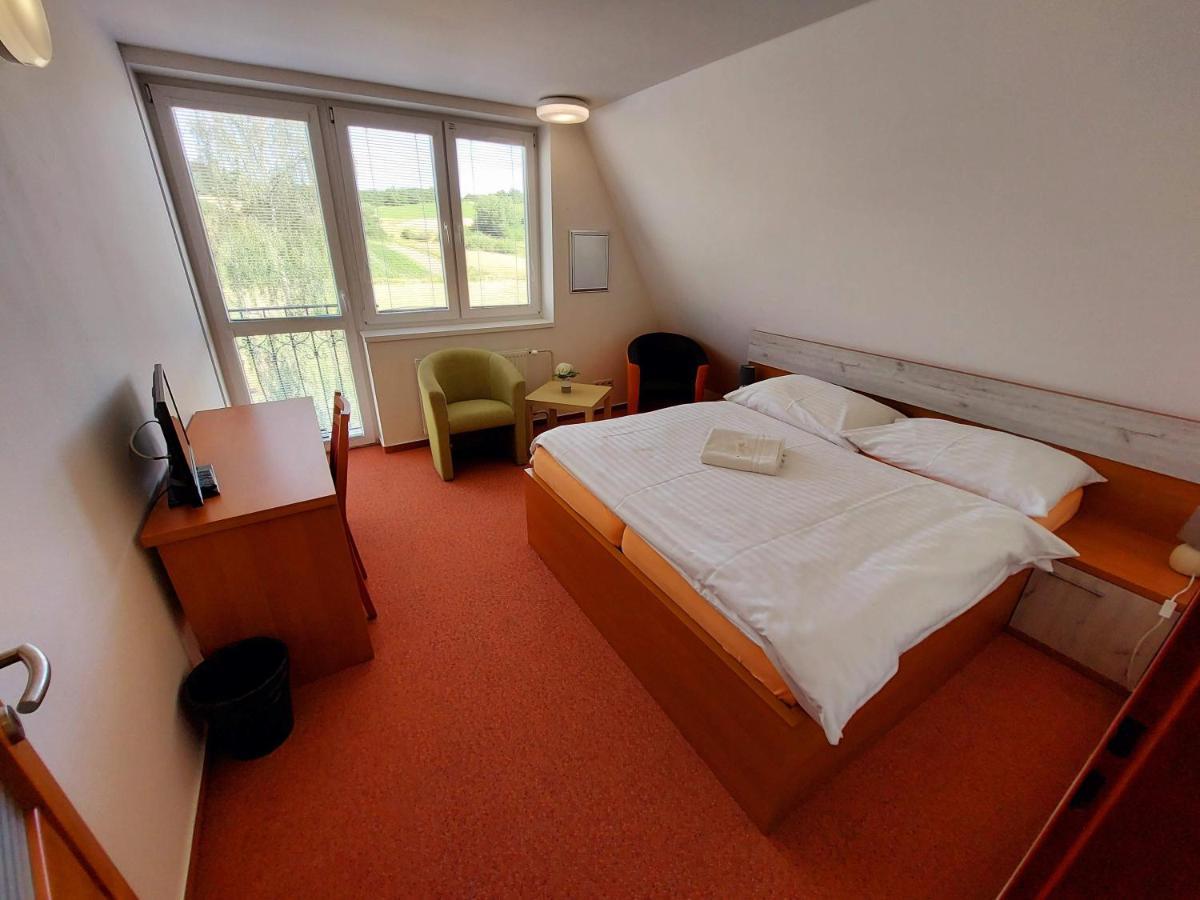 Agrohotel Tri Brezy Hrustin Εξωτερικό φωτογραφία