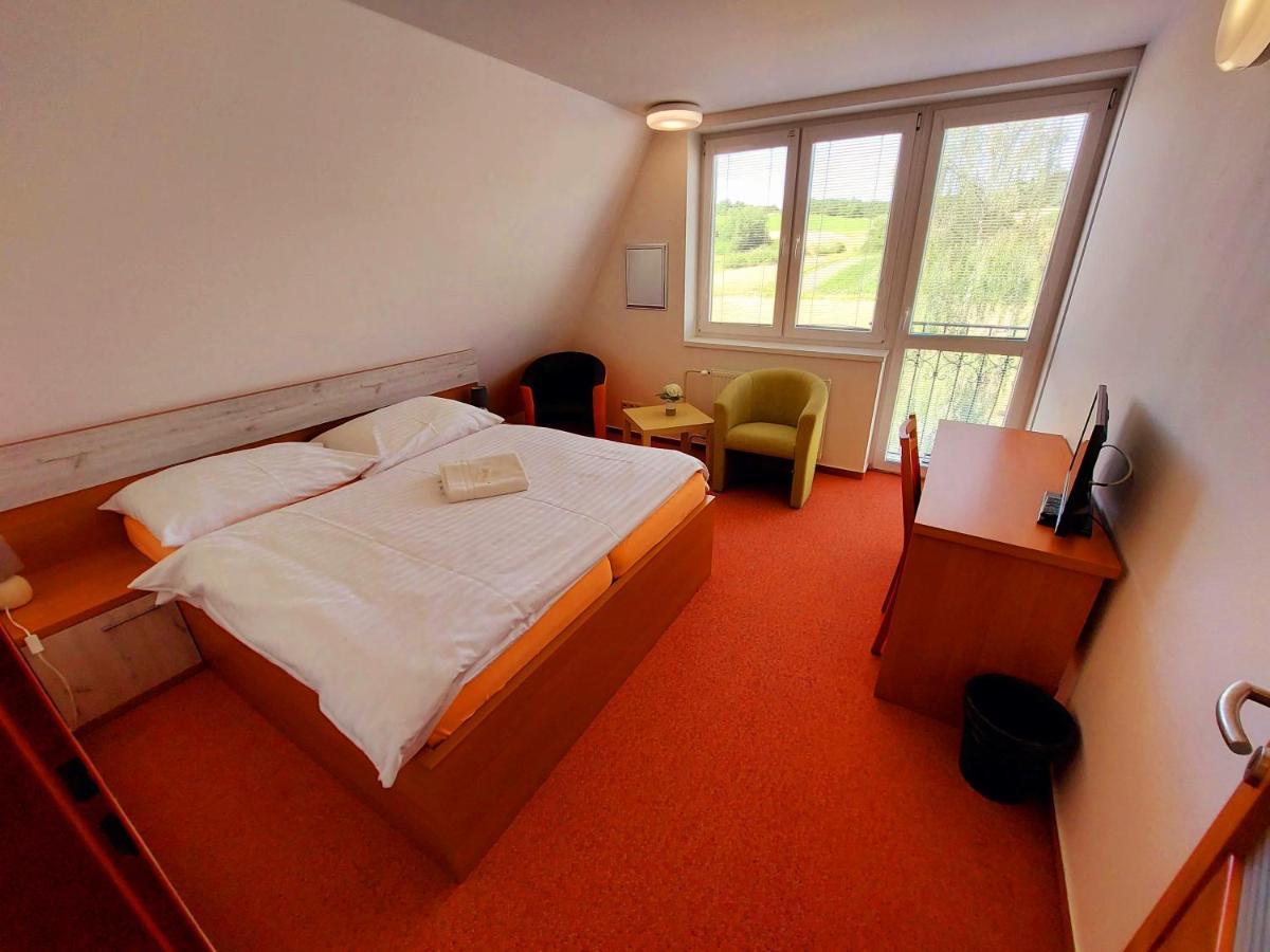 Agrohotel Tri Brezy Hrustin Εξωτερικό φωτογραφία