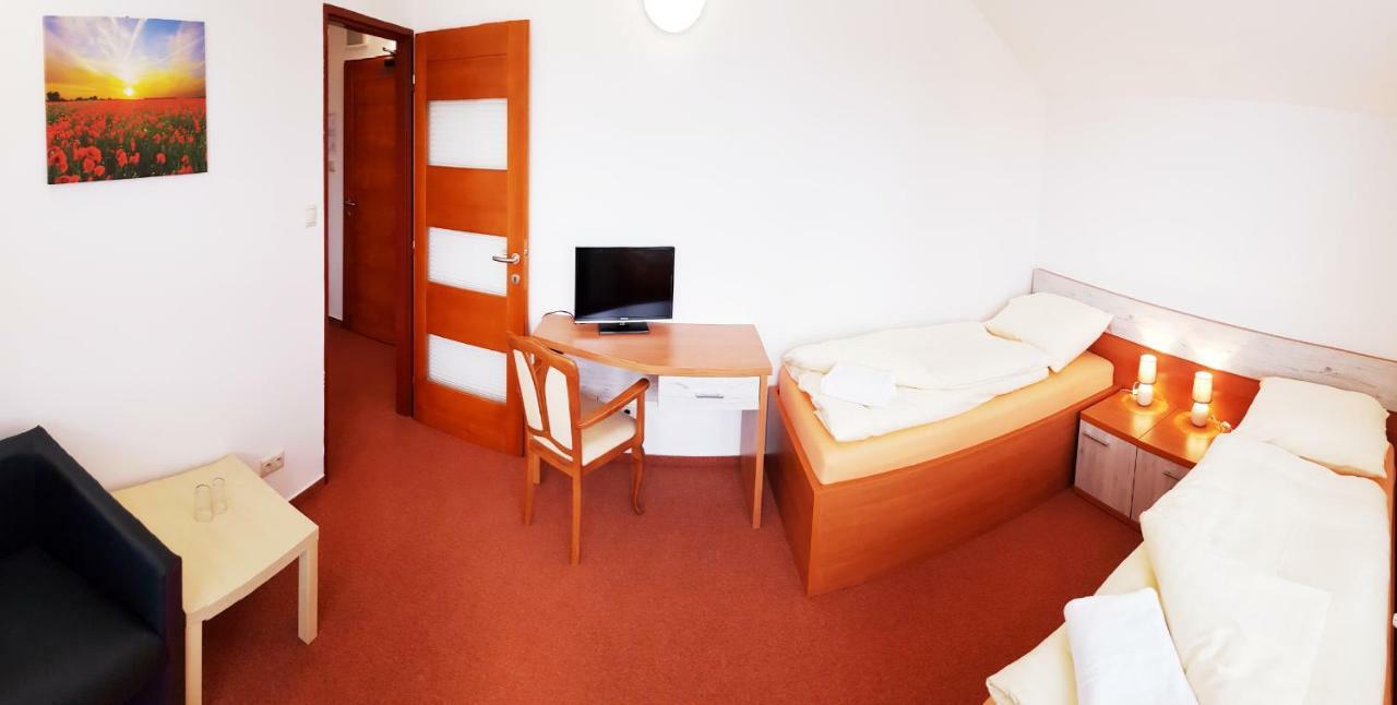 Agrohotel Tri Brezy Hrustin Εξωτερικό φωτογραφία