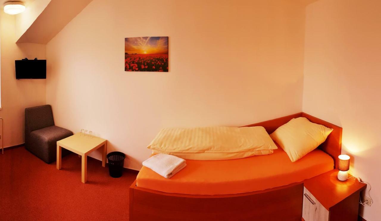 Agrohotel Tri Brezy Hrustin Εξωτερικό φωτογραφία