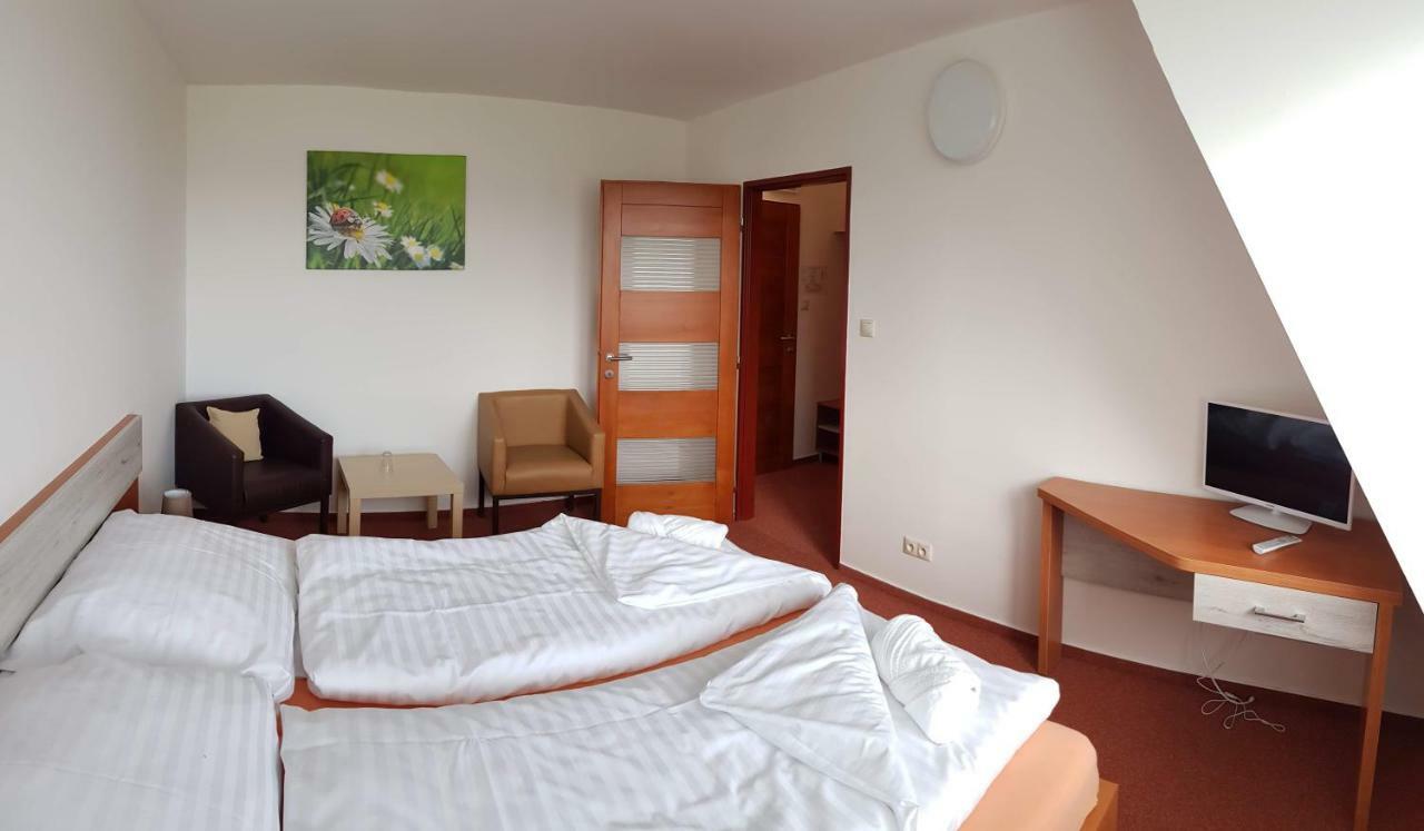Agrohotel Tri Brezy Hrustin Εξωτερικό φωτογραφία