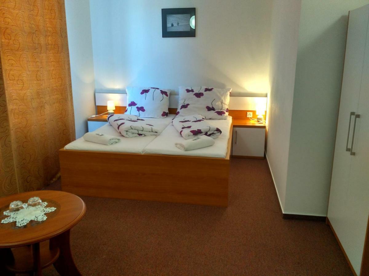 Agrohotel Tri Brezy Hrustin Εξωτερικό φωτογραφία
