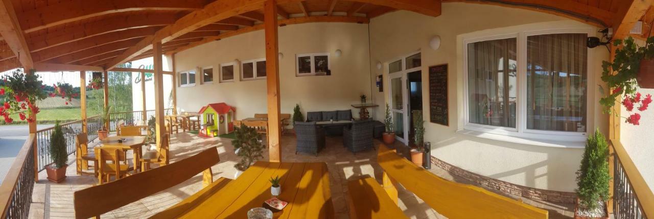 Agrohotel Tri Brezy Hrustin Εξωτερικό φωτογραφία