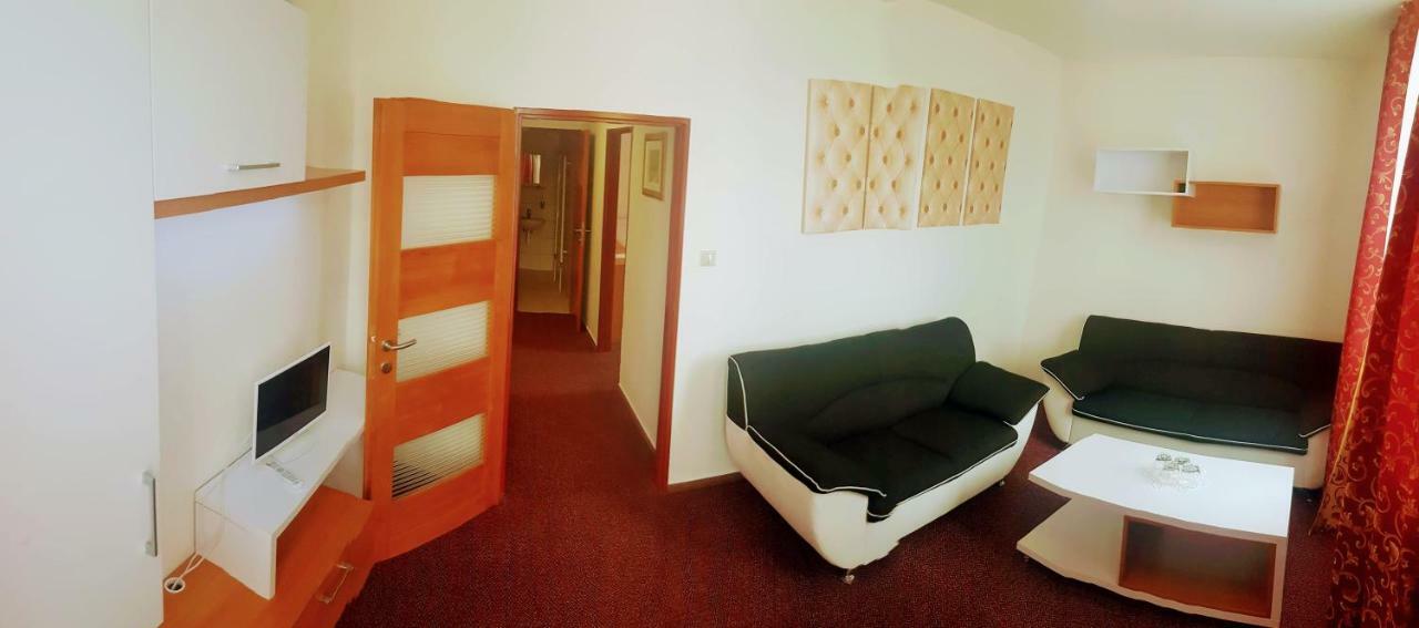 Agrohotel Tri Brezy Hrustin Εξωτερικό φωτογραφία