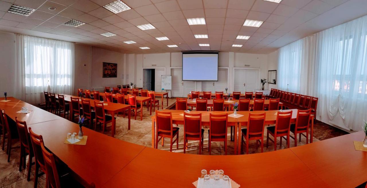 Agrohotel Tri Brezy Hrustin Εξωτερικό φωτογραφία
